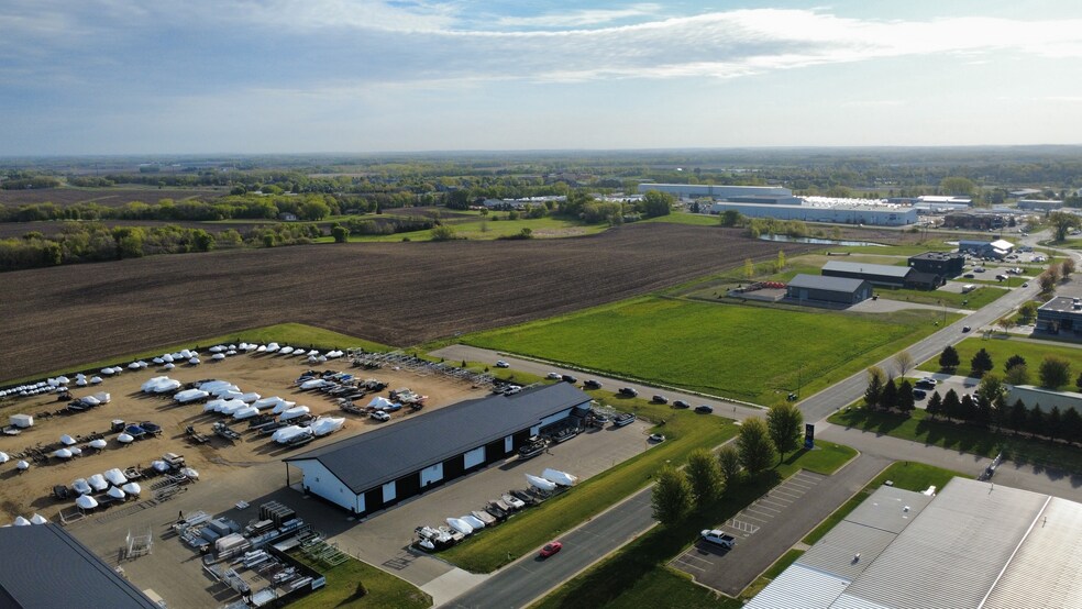 More Photos Of 701 6th St NW, New Prague Distribution For Lease