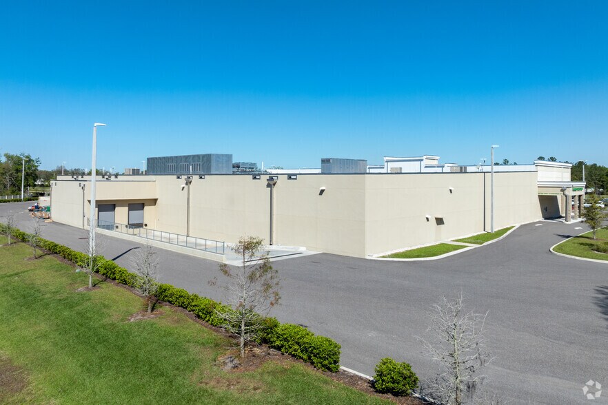 More Photos Of 2741-2801 E County Line Rd, Lutz General Retail For Lease