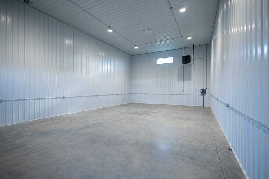 More Photos Of 71 N Kings Chapel Dr, Troy Light Manufacturing For Sale