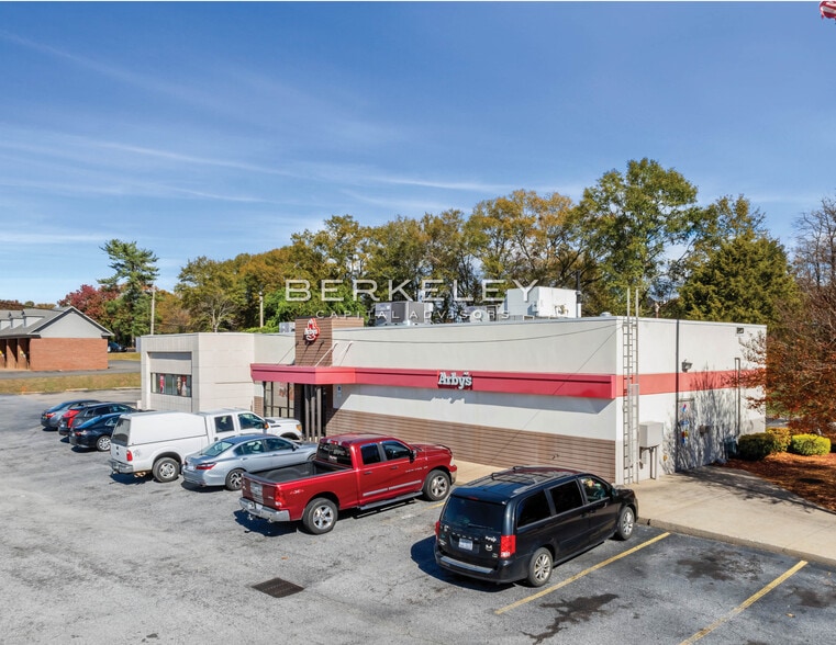 More Photos Of 703 S Broadway St, Forest City Fast Food For Sale