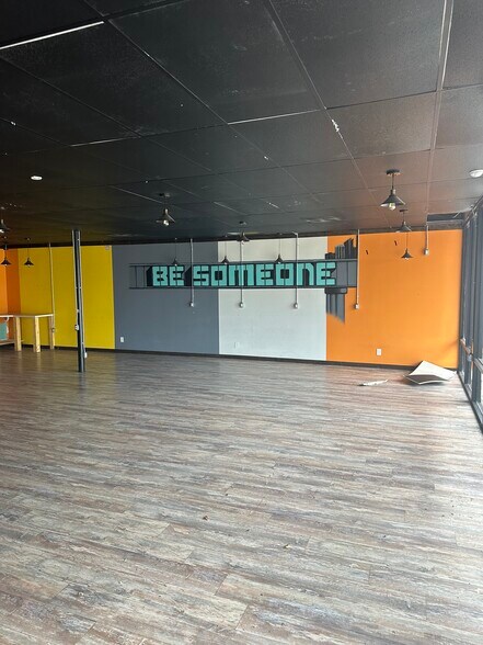 More Photos Of 4416 Fairmont Pky, Pasadena Unknown For Lease