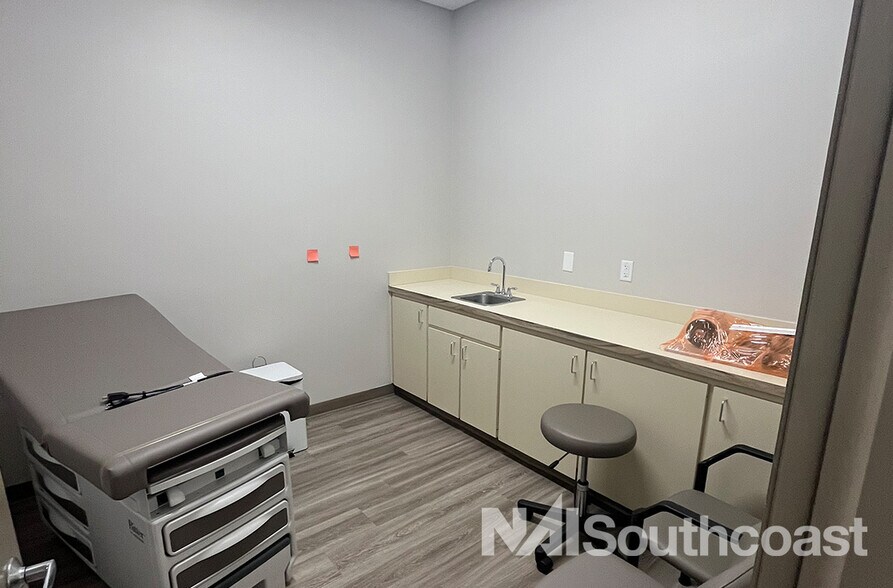 More Photos Of 201 Flamingo Dr, Apollo Beach Medical For Sale