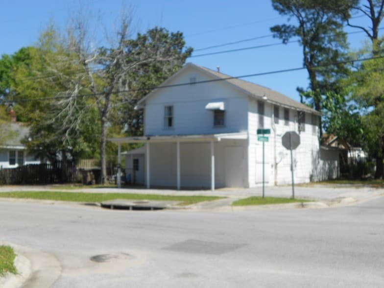 Primary Photo Of 412 S E St, Pensacola Storefront Retail Residential For Lease