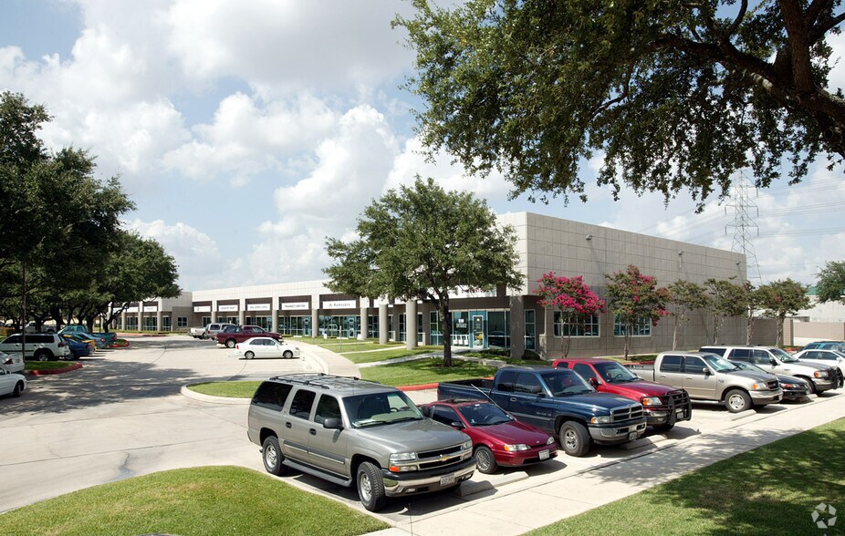 More Photos Of 12500 Network Blvd, San Antonio Flex For Lease