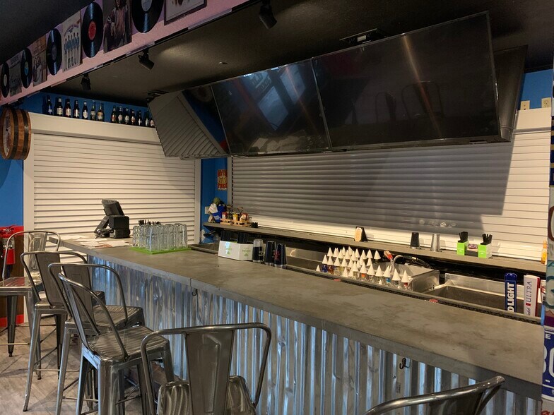 More Photos Of 2202 W Kennedy Blvd, Tampa Restaurant For Sale