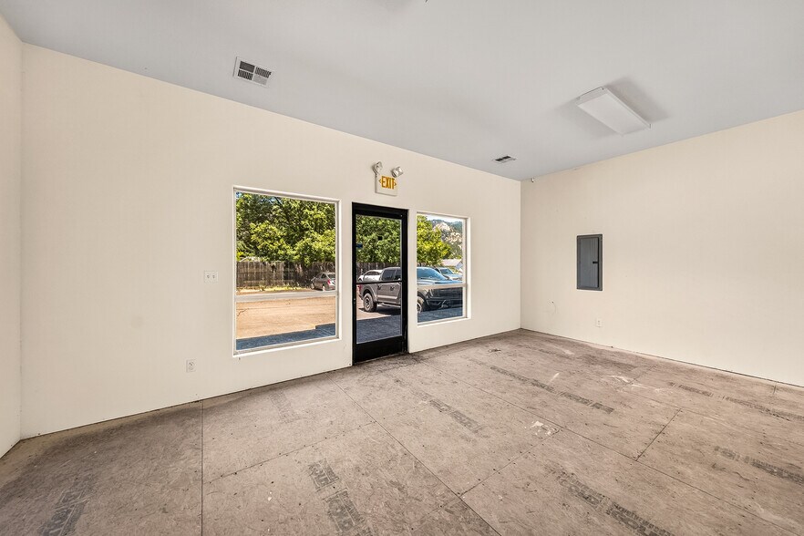 More Photos Of 209 S Old Pacific Hwy, Myrtle Creek Office For Sale
