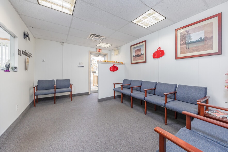 More Photos Of 40 W Kings Hwy, Mount Ephraim Office For Sale