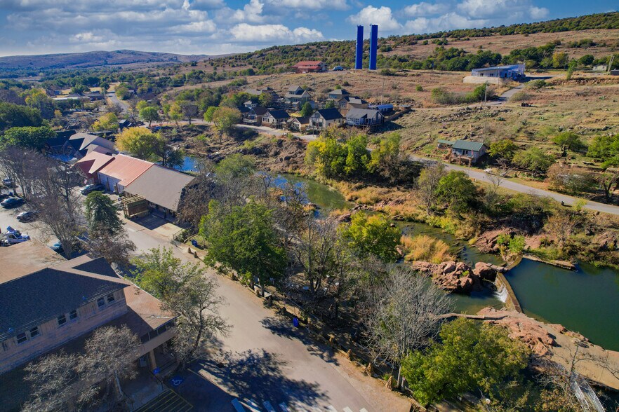 More Photos Of 140 E Lake Dr, Medicine Park Restaurant For Sale