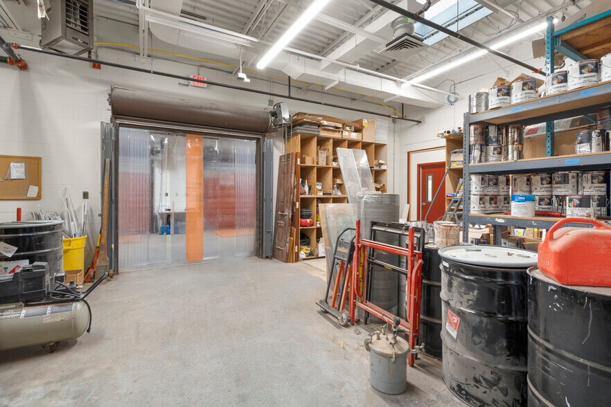 More Photos Of 10 Mile Hill Rd, Newtown Warehouse For Lease