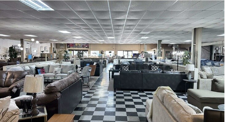 More Photos Of 2195 Navarre Ave, Oregon Auto Dealership For Sale