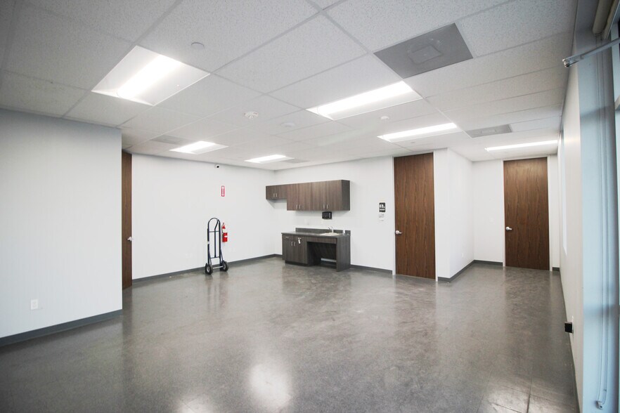 More Photos Of 22745 NW Lake Dr, Houston Distribution For Lease