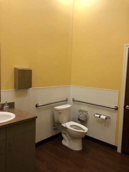 More Photos Of 203 N IH 35, Belton Freestanding For Lease