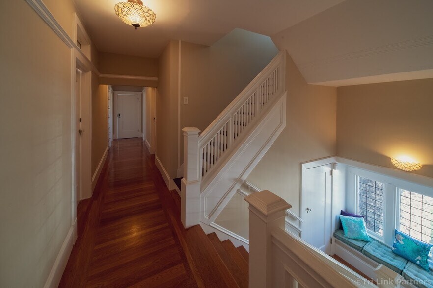 More Photos Of 435 Vernon St, Oakland Specialty For Sale