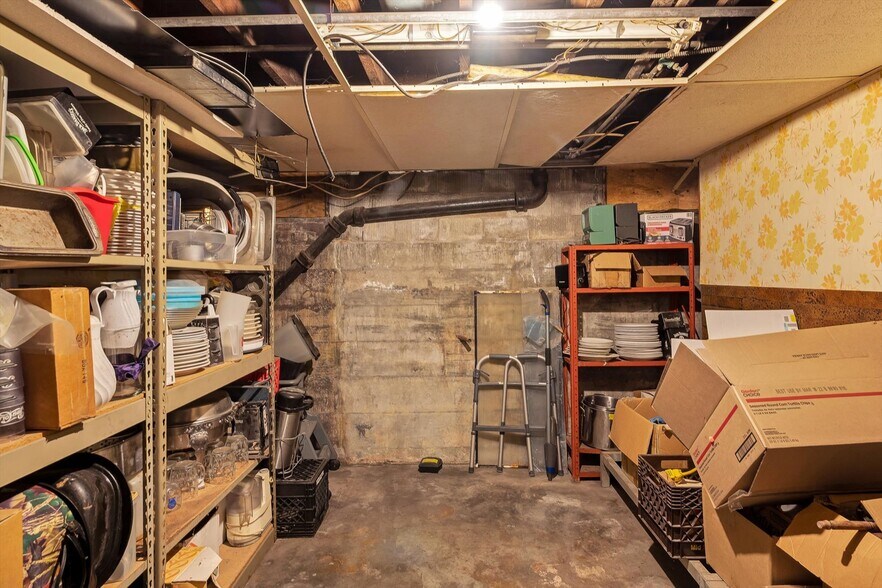 More Photos Of 108 S Old US Route 66, Hamel Restaurant For Sale