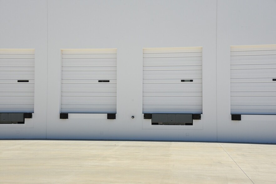 More Photos Of 17451 Von Karman Ave, Irvine Warehouse For Lease