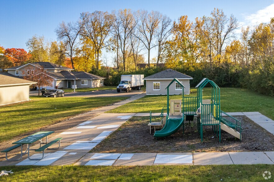 More Photos Of 2191 Van Dyke St, Maplewood Apartments For Sale