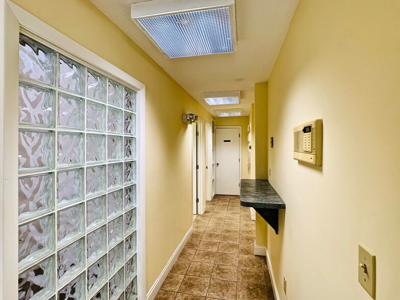 More Photos Of 435 Furnace St, Marshfield Medical For Sale