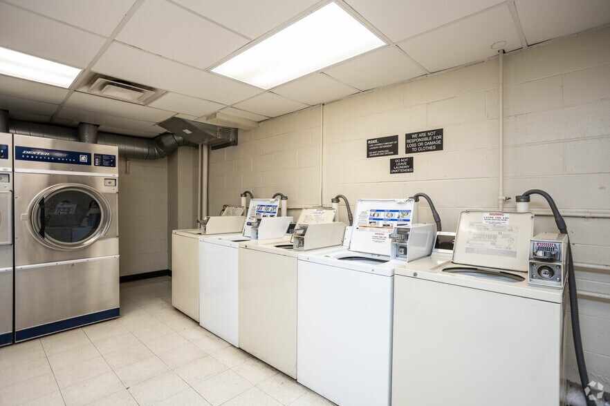 More Photos Of 2100 E High St, Springfield Apartments For Lease