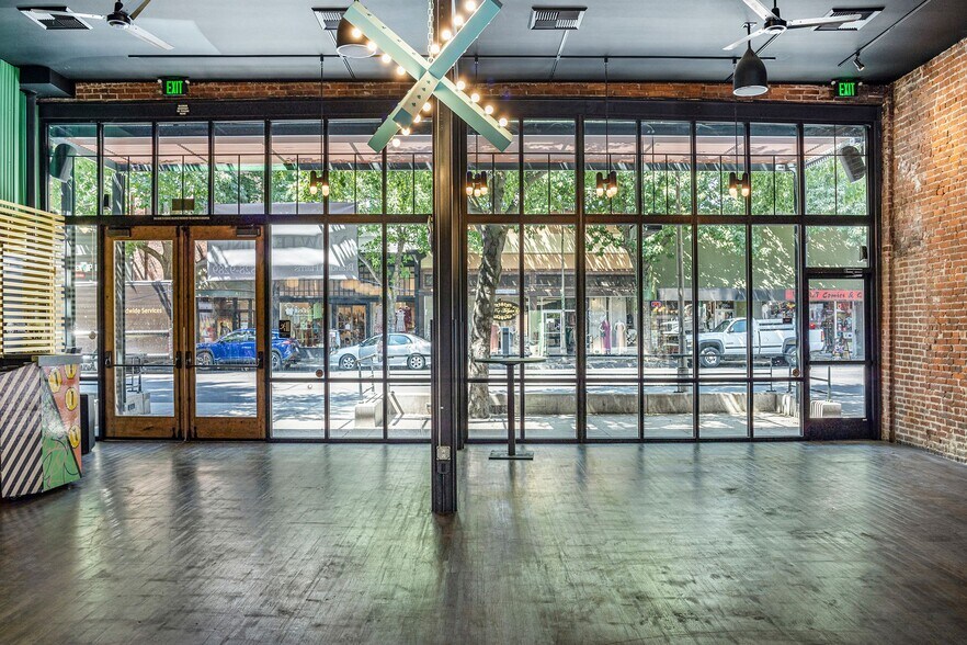 More Photos Of 229 Broadway St, Chico Bar For Sale