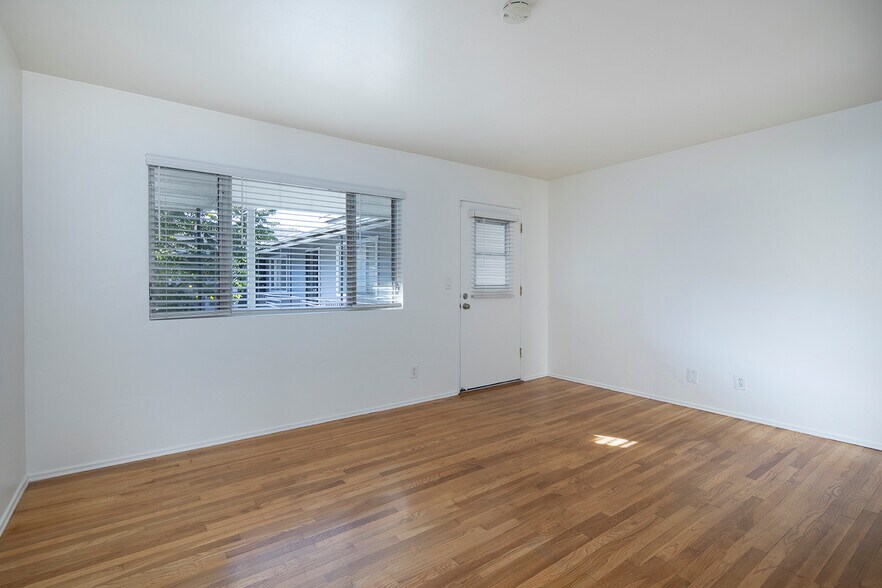 More Photos Of 4470 Euclid Ave, San Diego Apartments For Sale