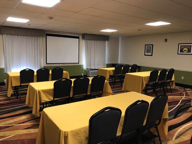 More Photos Of 1422 N Polk St, Rayne Hotel For Sale