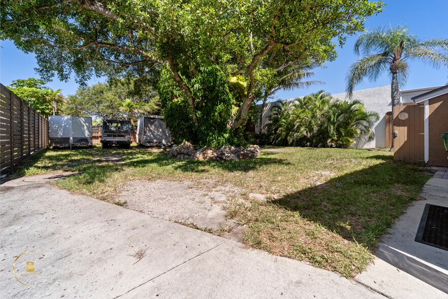 More Photos Of 342 N Orlando Ave, Cocoa Beach Light Manufacturing For Sale