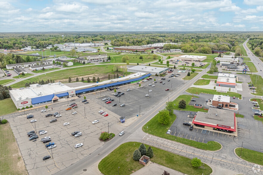 More Photos Of 147-193 W River Valley Dr, Newaygo Storefront For Lease