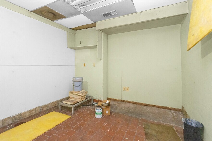 More Photos Of 235 E Gibson St, Jasper Restaurant For Lease