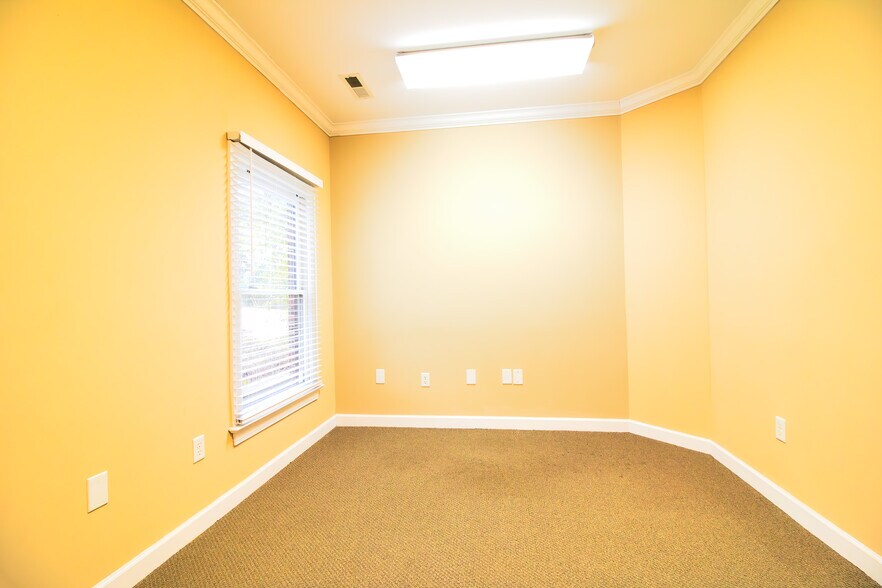 More Photos Of 111 Windel Dr, Raleigh Office Residential For Lease