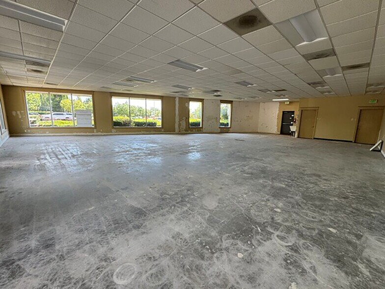 More Photos Of 8750 SW Citizens Dr, Wilsonville General Retail For Lease