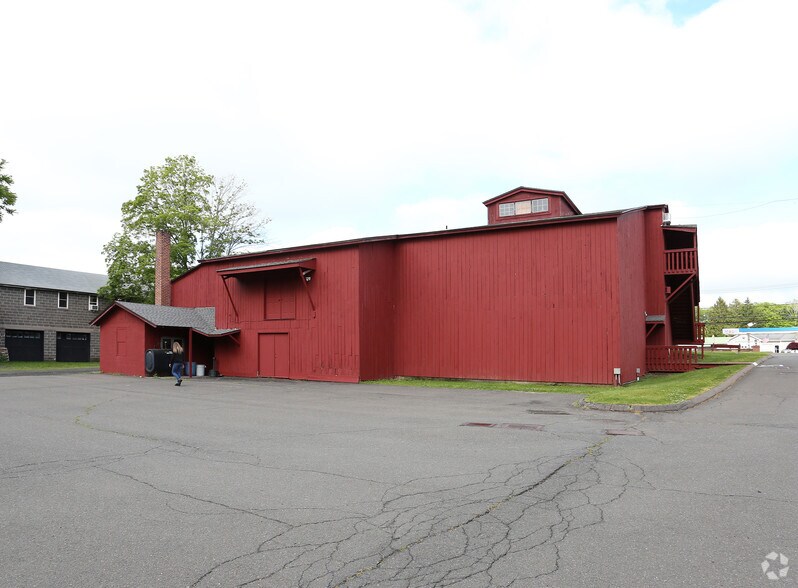 More Photos Of 352 Main St, Durham Freestanding For Lease