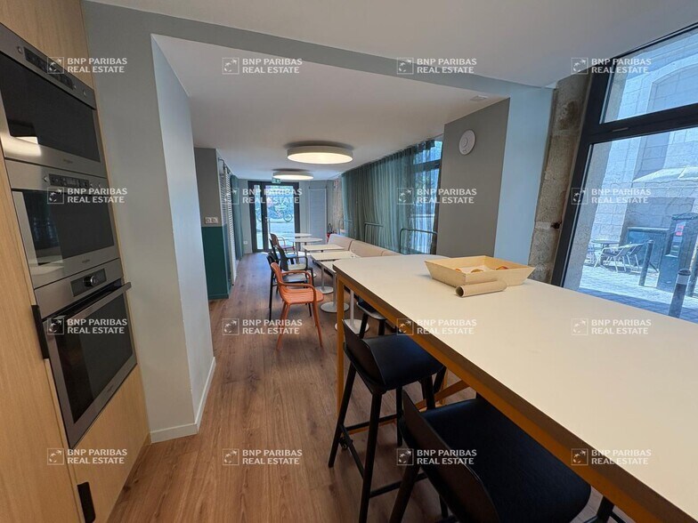 More Photos Of , Nantes Office For Sale