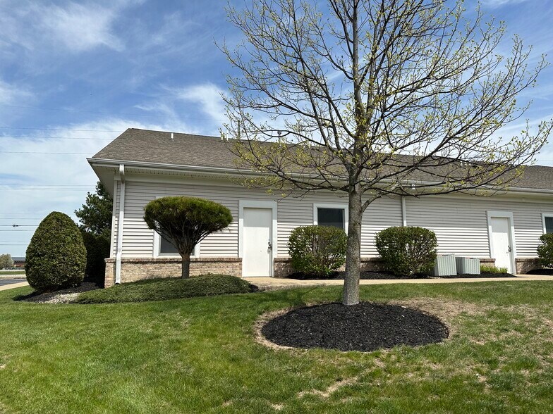More Photos Of 1355 W Main St, Bellevue Office For Lease