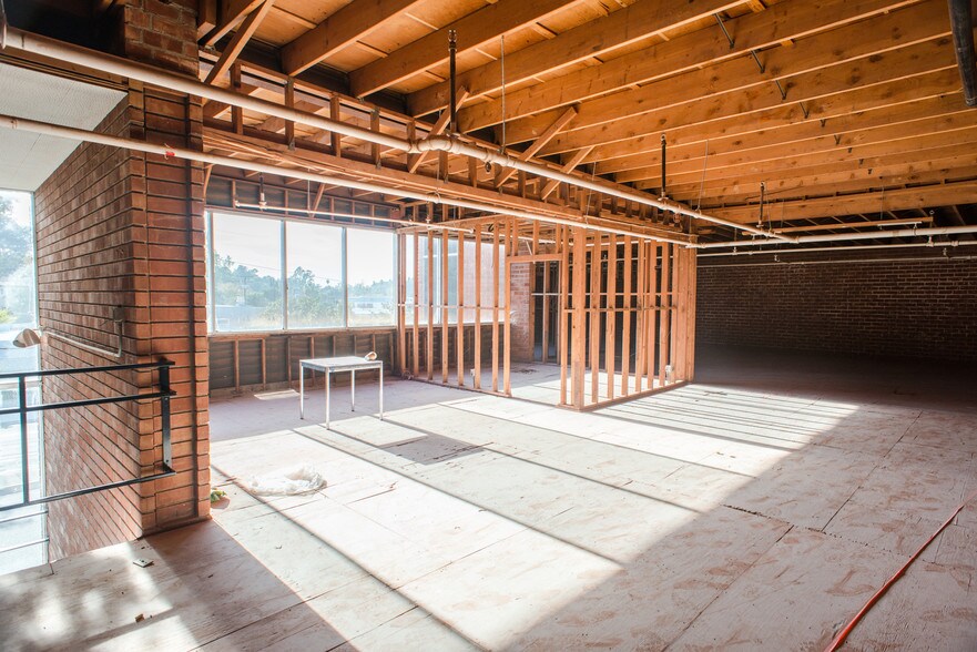 More Photos Of 220-306 Pasadena Ave, South Pasadena Light Distribution For Lease