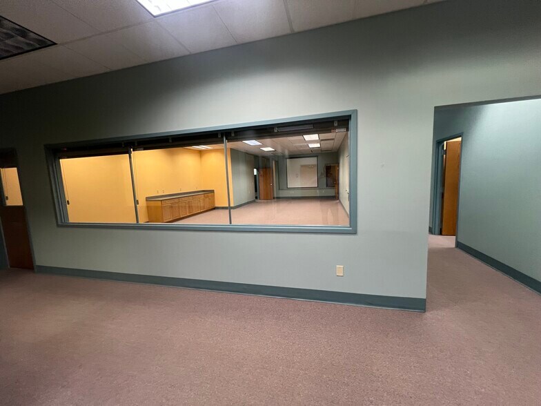 More Photos Of 59 Chennel Dr, Concord Office For Sale