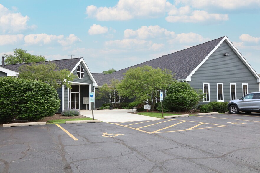 More Photos Of 1605 W Wilson St, Batavia Medical For Lease