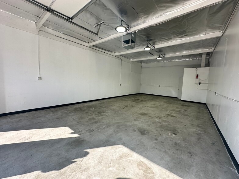 More Photos Of 14723-14825 Oxnard St, Van Nuys Unknown For Lease
