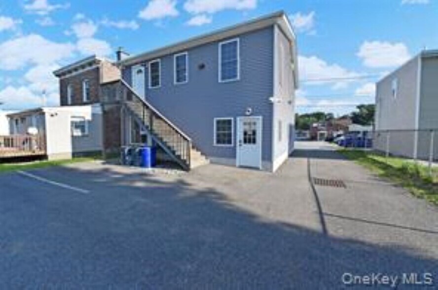 More Photos Of 365 Ann St, Newburgh Office For Lease