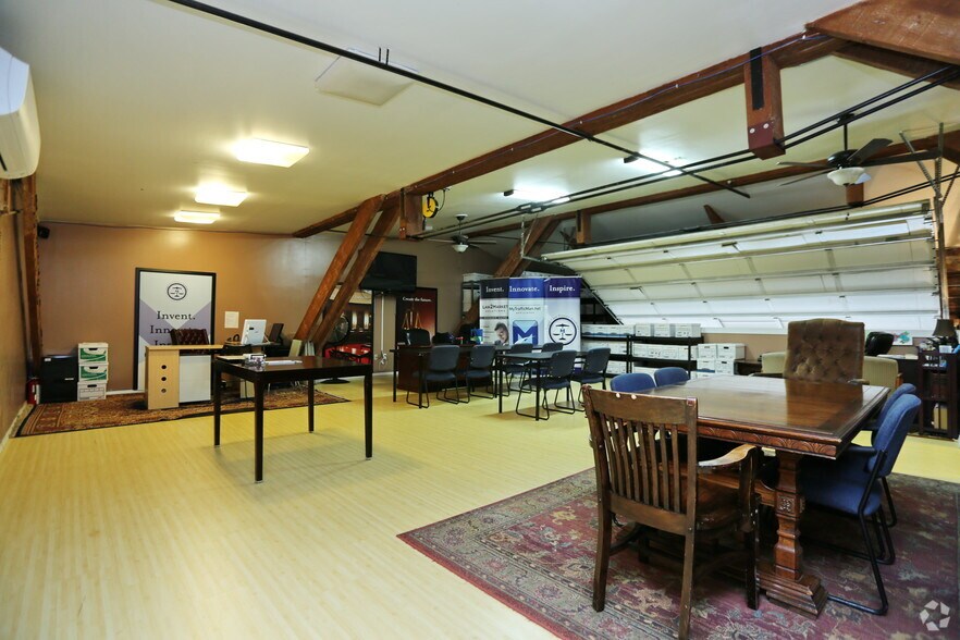 More Photos Of 1828 Franklin St, Bellingham Showroom For Sale