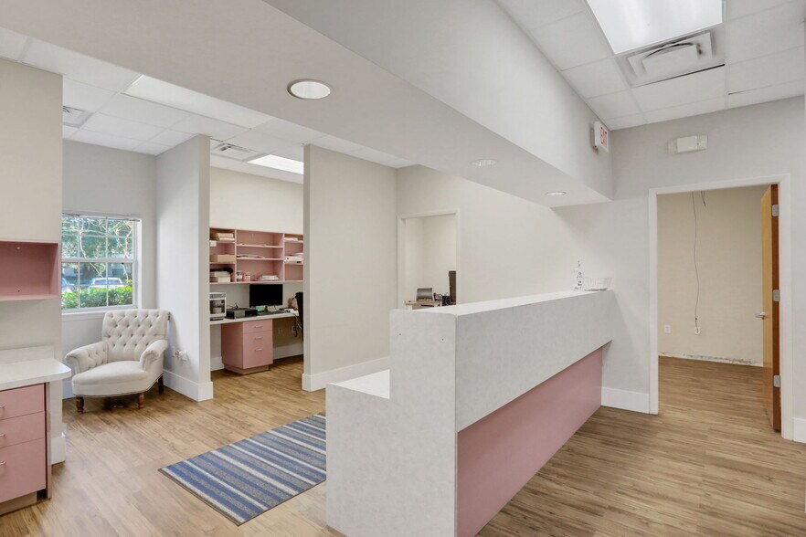 More Photos Of 1540 Business Center Dr, Orange Park Office For Lease