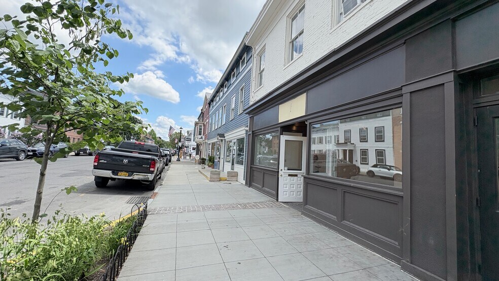 More Photos Of 203 Warren St, Hudson Storefront Retail Office For Lease