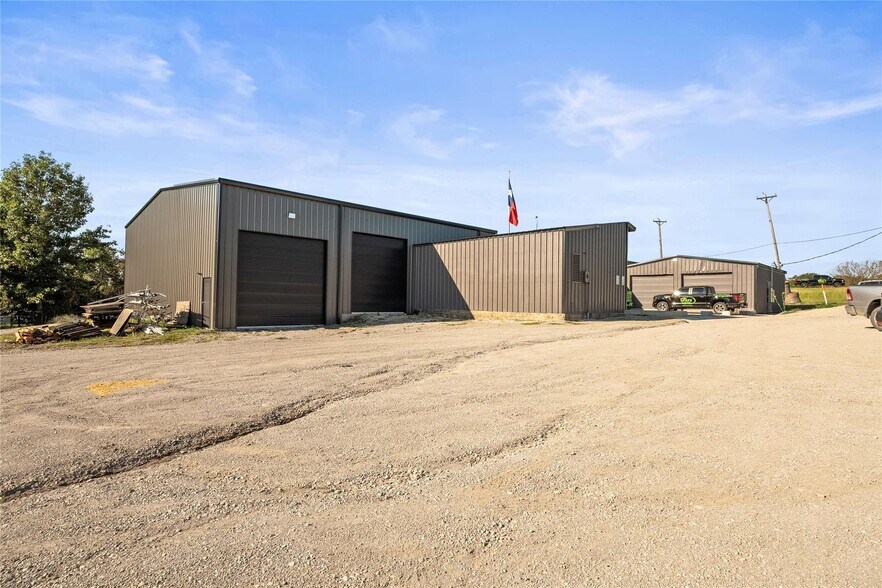More Photos Of 600-608 FM 981, Blue Ridge Warehouse For Sale