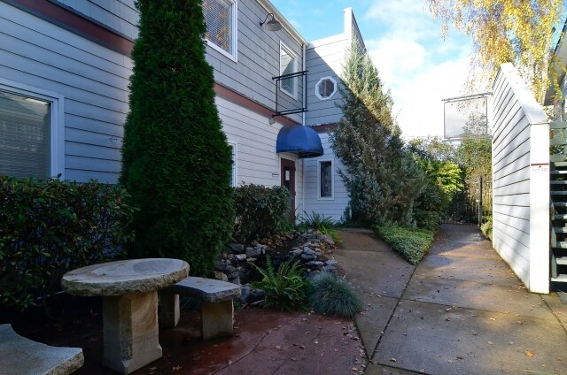 More Photos Of 1000 Willagillespie Rd, Eugene Office For Lease