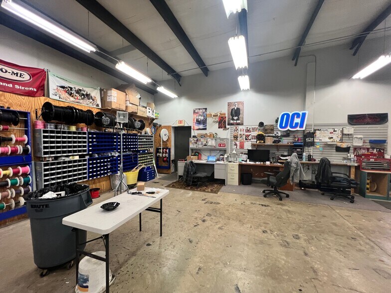 More Photos Of 1365 W Bloomfield Rd, Bloomington Storefront Retail Office For Lease