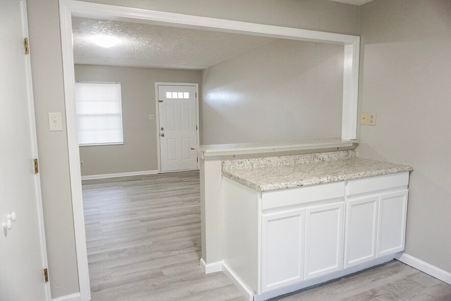 More Photos Of 2523 Cedar Ln, Knoxville Apartments For Sale