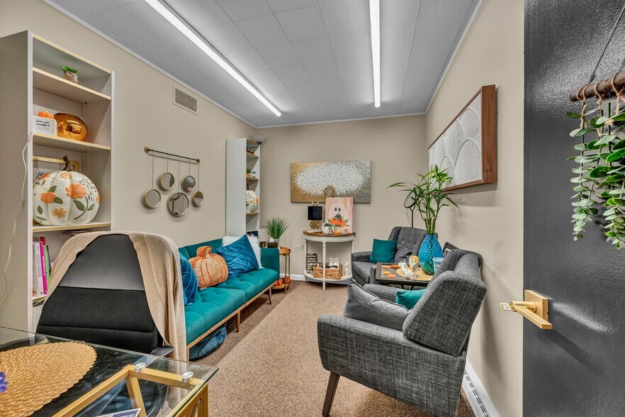 More Photos Of 172 Mount Pleasant Rd, Newtown Medical For Lease
