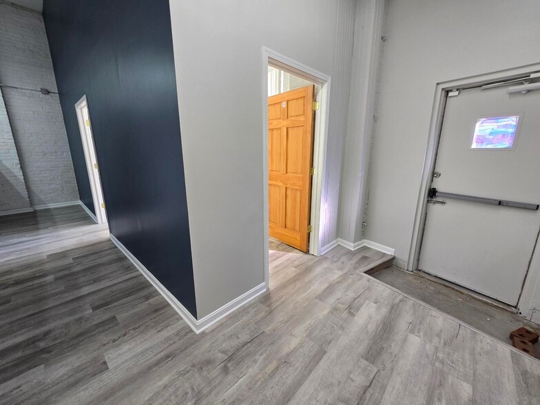 More Photos Of 1667 E 40th St, Cleveland Loft Creative Space For Sale