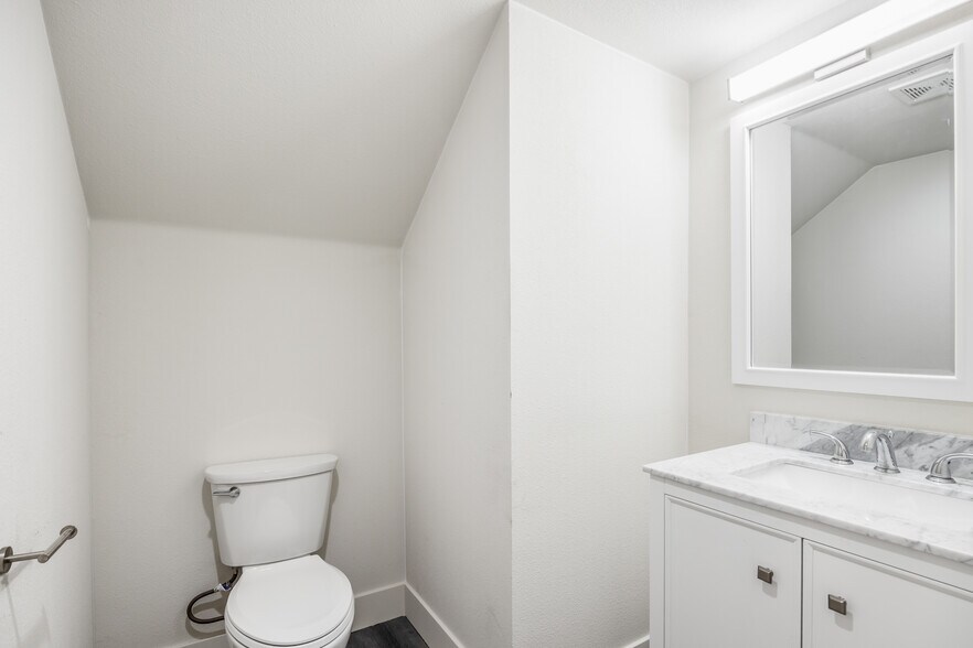 More Photos Of 2409 Cava Ct, Sacramento Apartments For Sale