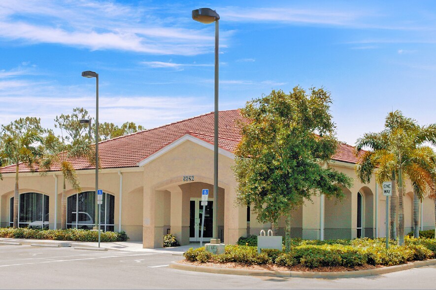 Primary Photo Of 5626 Tavilla Cir, Naples Bank For Sale