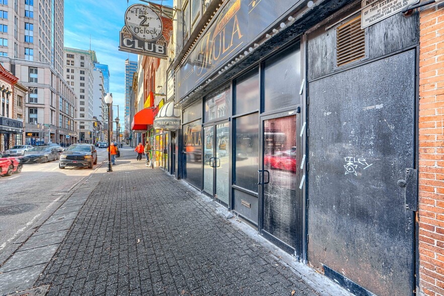 More Photos Of 414-416 E Baltimore St, Baltimore Bar For Sale